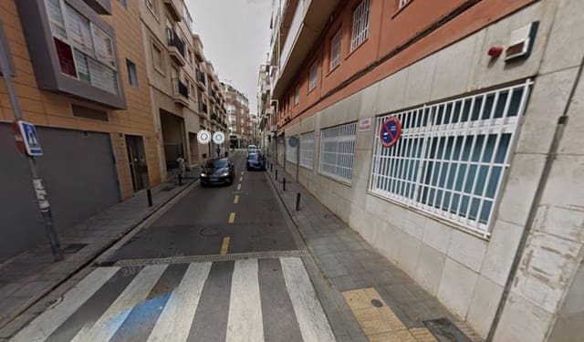 3 soverom Leilighet til salgs i Plaza de Toros - Santa Rita, Almería by - € 182 000 (Ref: 9980789)