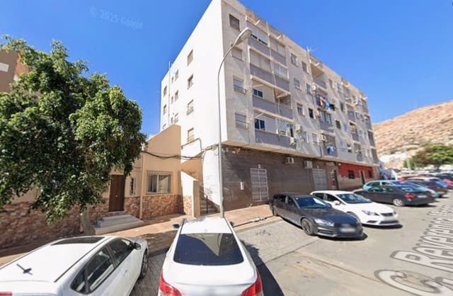 3 soverom Leilighet til salgs i La Chanca - Pescadería, Almería by - € 21 000 (Ref: 9980790)