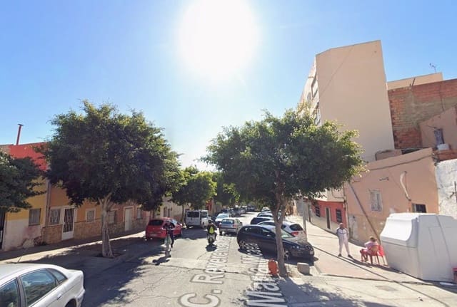 3 soverom Leilighet til salgs i La Chanca - Pescadería, Almería by - € 21 000 (Ref: 9980790)
