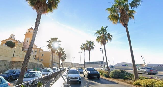 3 soveværelse Lejlighed til salg i La Chanca - Pescadería, Almería by - € 47.000 (Ref: 9980791)