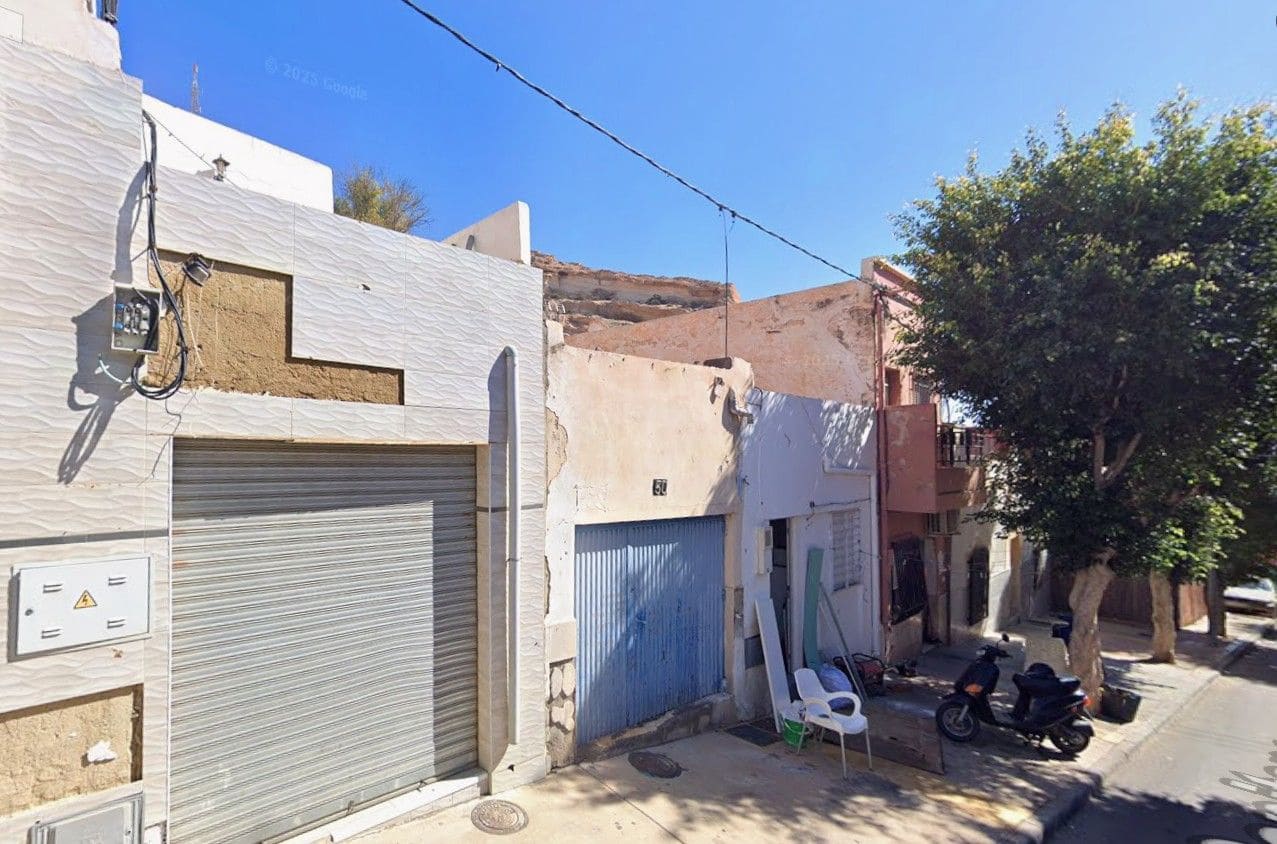 3 Zimmer Villa zu verkaufen in Almeria Stadt - 16.000 € (Ref: 9980796)