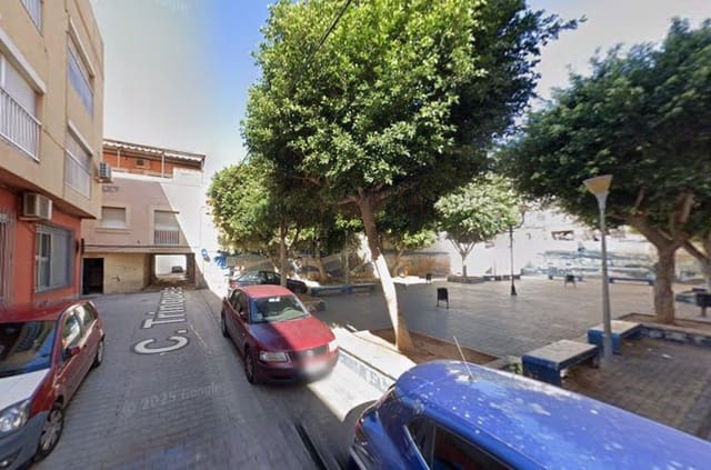 3 soveværelse Lejlighed til salg i La Chanca - Pescadería, Almería by - € 55.000 (Ref: 9980797)