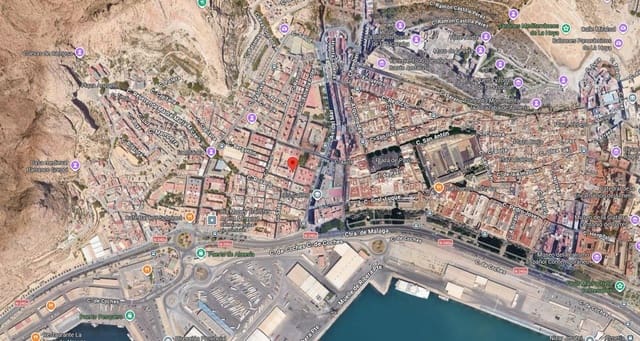 3 soveværelse Lejlighed til salg i La Chanca - Pescadería, Almería by - € 55.000 (Ref: 9980797)