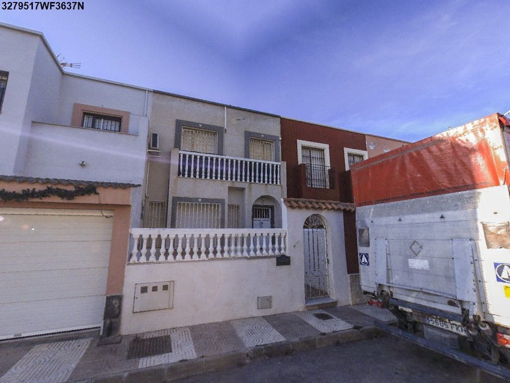 Chalet de 3 habitaciones en Roquetas de Mar en venta - 95.000 € (Ref: 9980803)