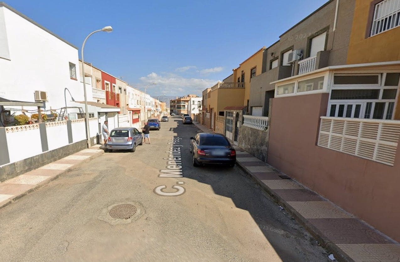 Chalet de 3 habitaciones en Roquetas de Mar en venta - 95.000 € (Ref: 9980803)