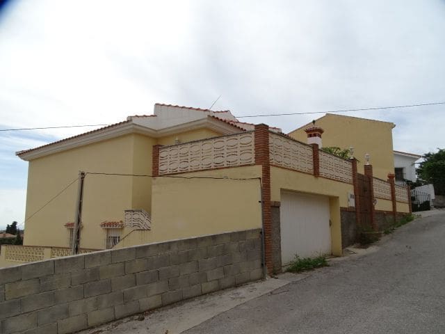 6 soveværelse Villa til salg i Rincón de la Victoria med garage - € 450.000 (Ref: 9980809)