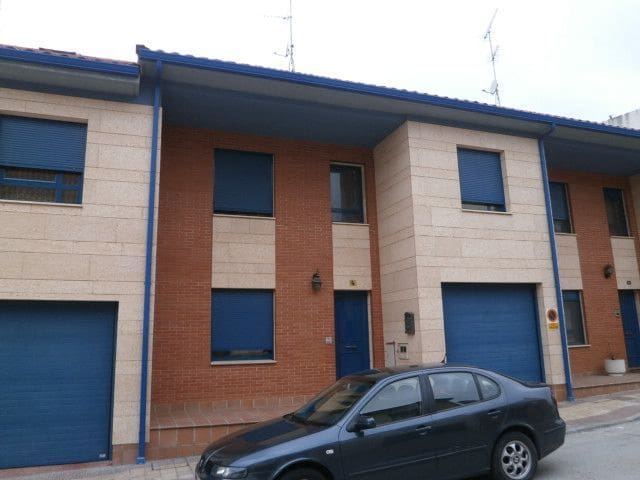 3 bedroom Villa for sale in Iscar with garage - € 158,500 (Ref: 9980812)