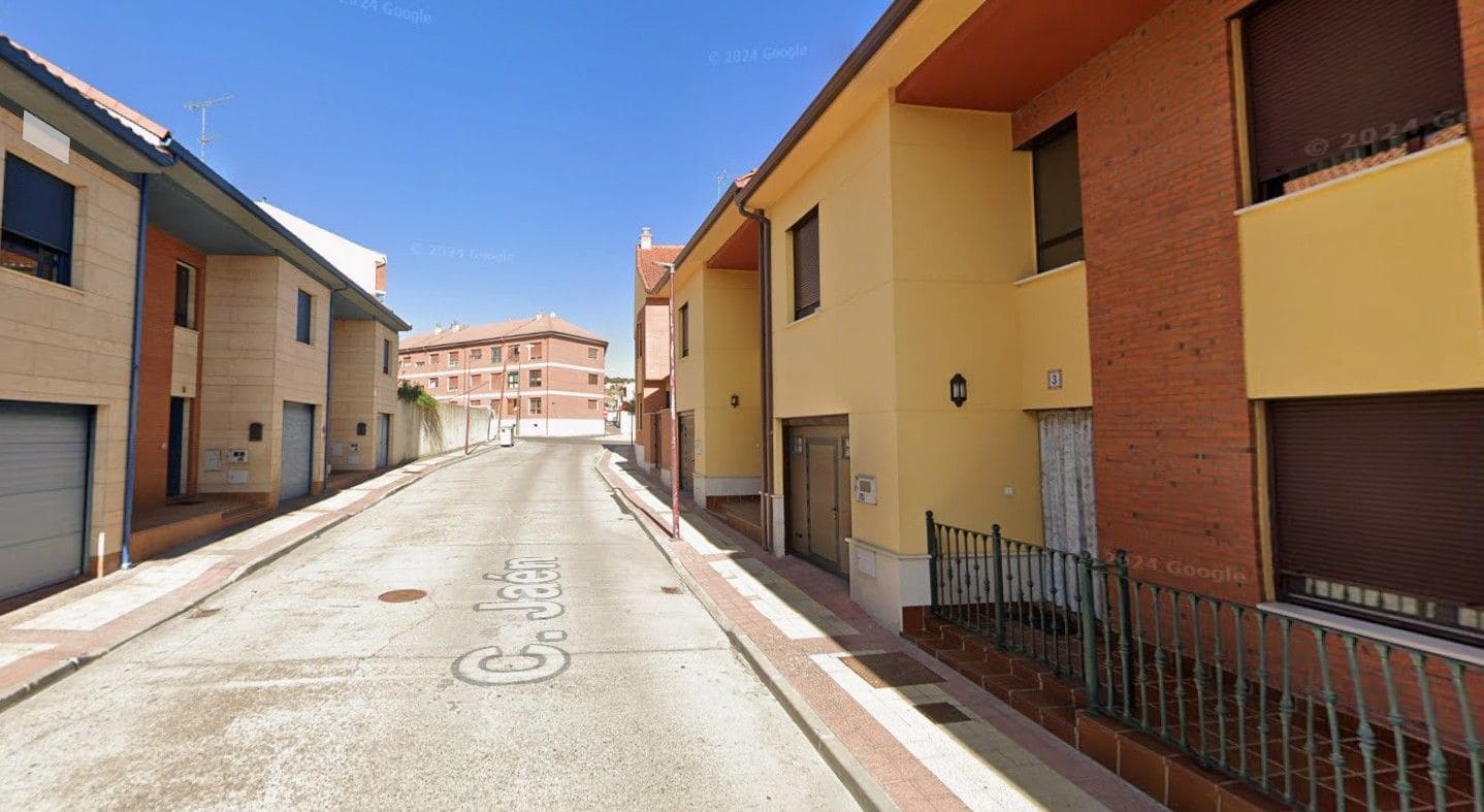 3 bedroom Villa for sale in Iscar with garage - € 158,500 (Ref: 9980812)