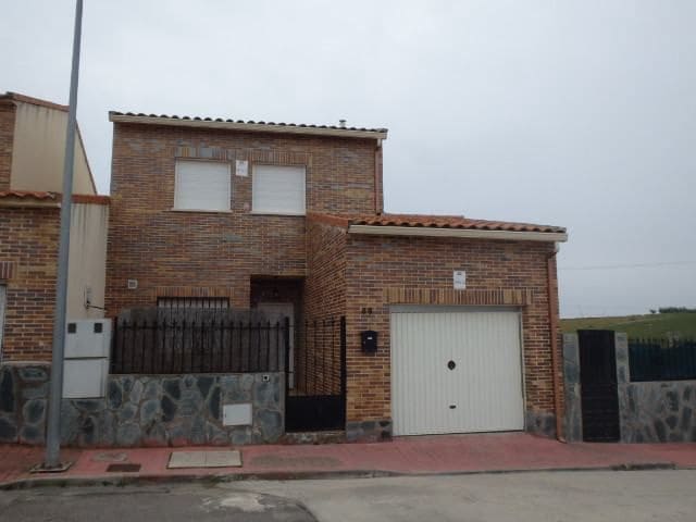 Chalet de 3 habitaciones en El Casar de Escalona en venta - 81.000 € (Ref: 9980814)