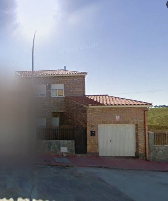 Chalet de 3 habitaciones en El Casar de Escalona en venta - 81.000 € (Ref: 9980814)