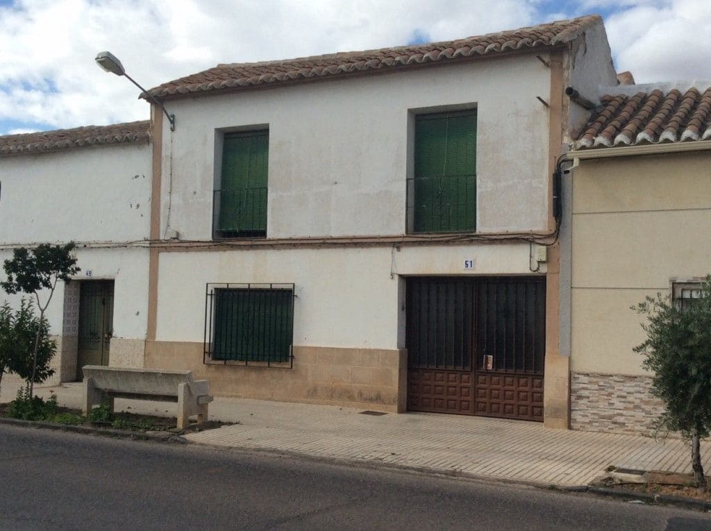 3 soveværelse Villa til salg i Moral de Calatrava - € 50.000 (Ref: 9980825)