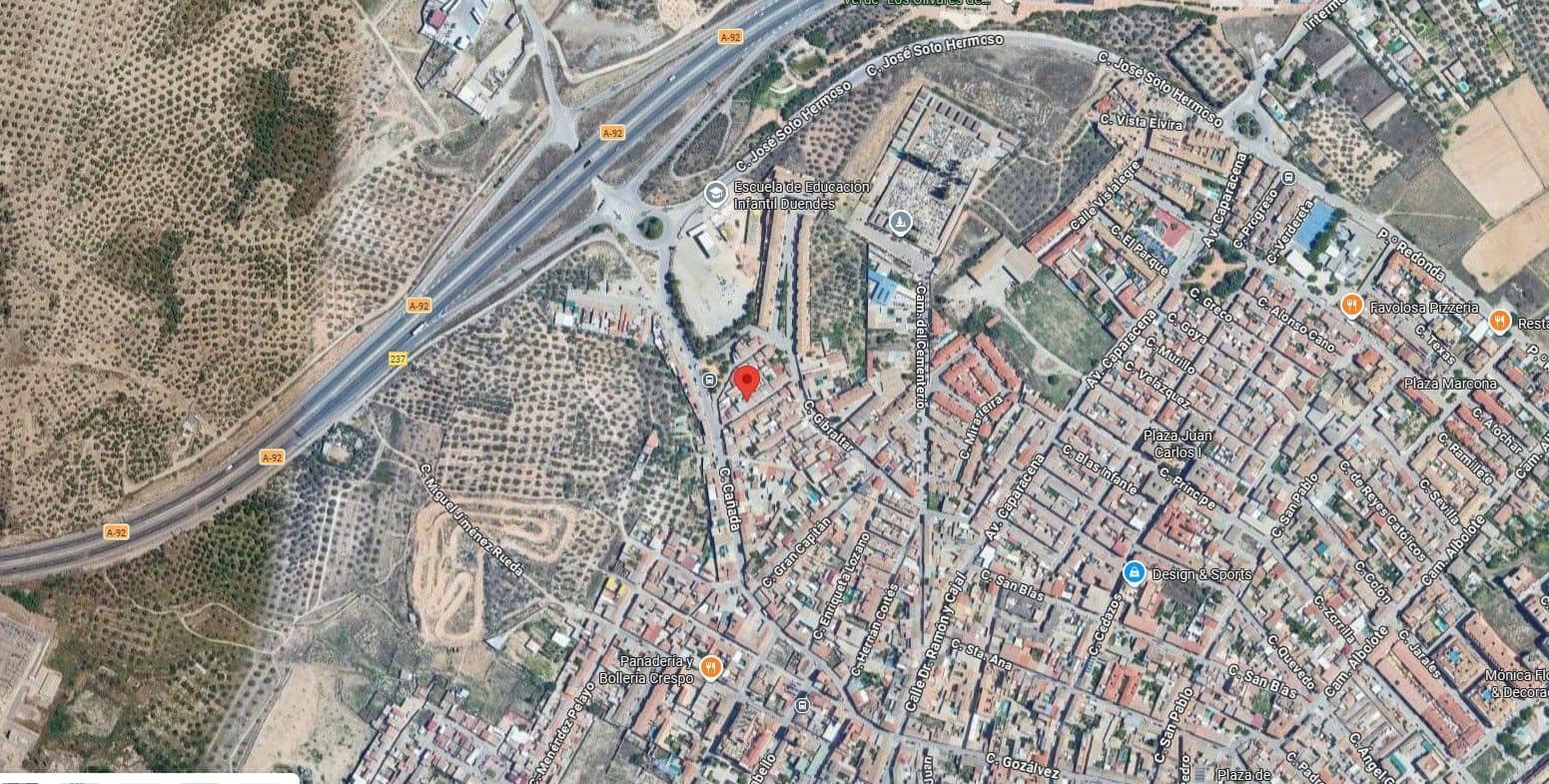 Chalet de 3 habitaciones en Atarfe en venta con garaje - 49.000 € (Ref: 9980833)