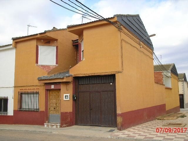 Chalet de 3 habitaciones en Quintanar del Rey en venta - 58.000 € (Ref: 9980836)