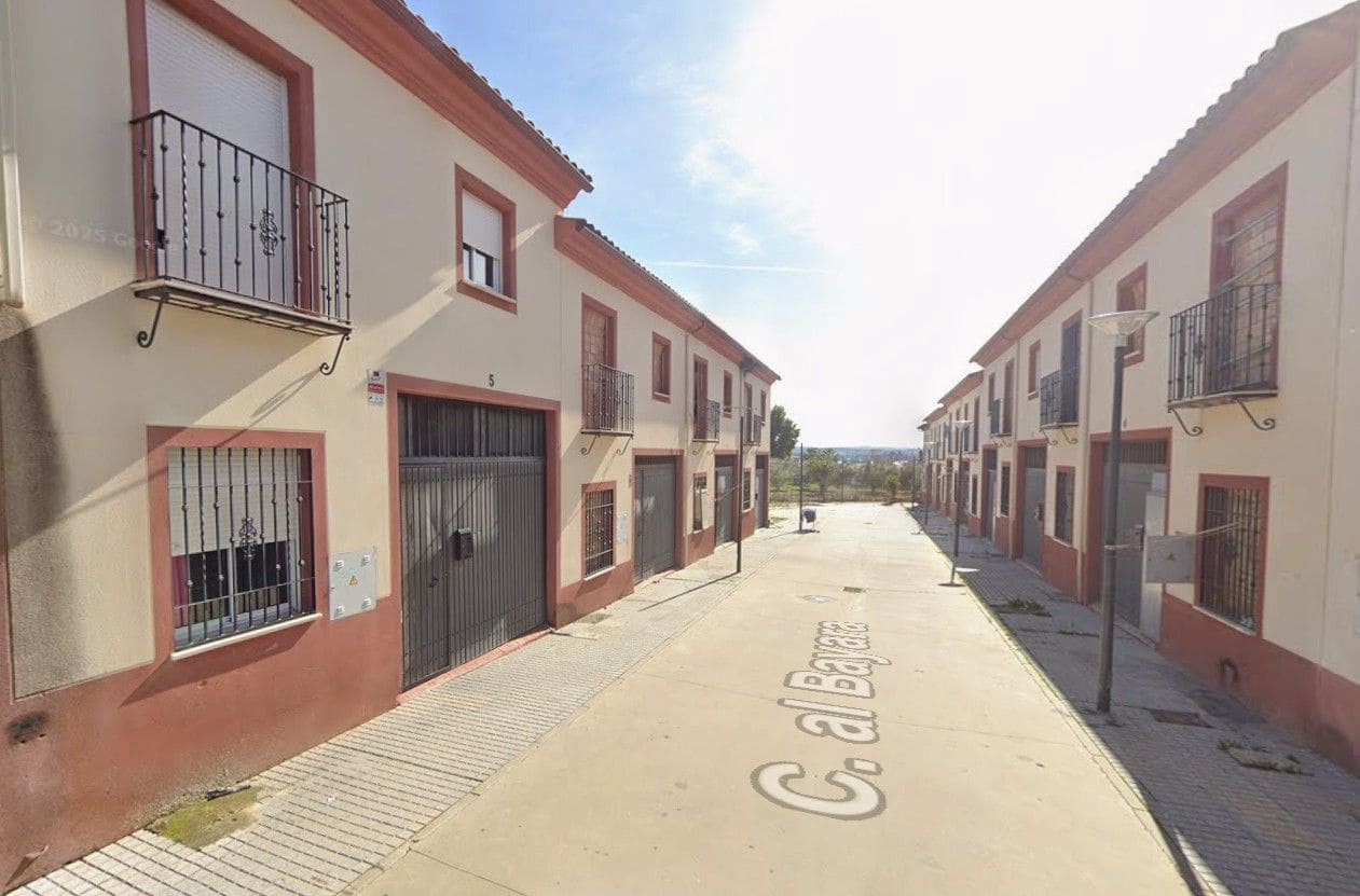 3 bedroom Villa for sale in Pedro Abad with garage - € 41,250 (Ref: 9980847)