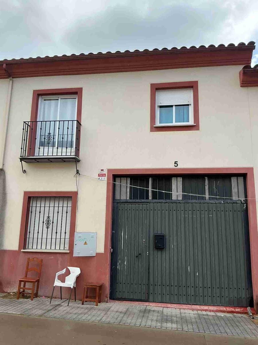 3 bedroom Villa for sale in Pedro Abad with garage - € 41,250 (Ref: 9980847)