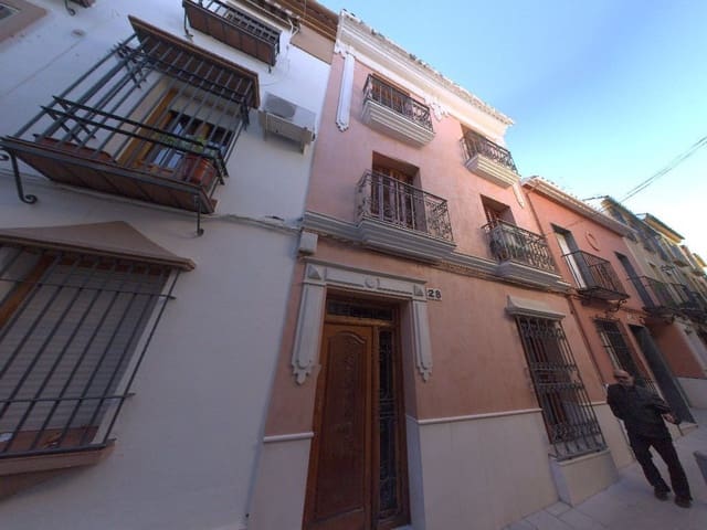 Piso de 4 habitaciones en Lucena en venta - 109.000 € (Ref: 9980848)