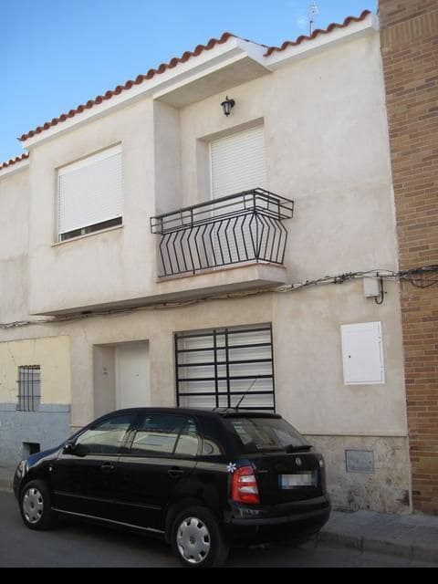 4 slaapkamer Villa te koop in Herencia met garage - € 98.000 (Ref: 9980856)