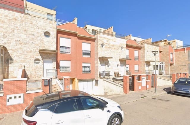 3 soveværelse Villa til salg i Carrión de Calatrava med garage - € 85.000 (Ref: 9980857)