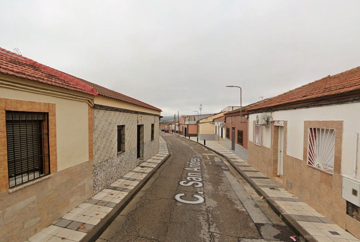 3 soveværelse Villa til salg i Puertollano med garage - € 25.000 (Ref: 9980858)