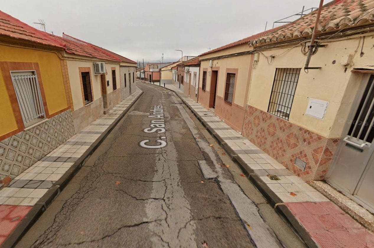 3 soveværelse Villa til salg i Puertollano med garage - € 25.000 (Ref: 9980858)
