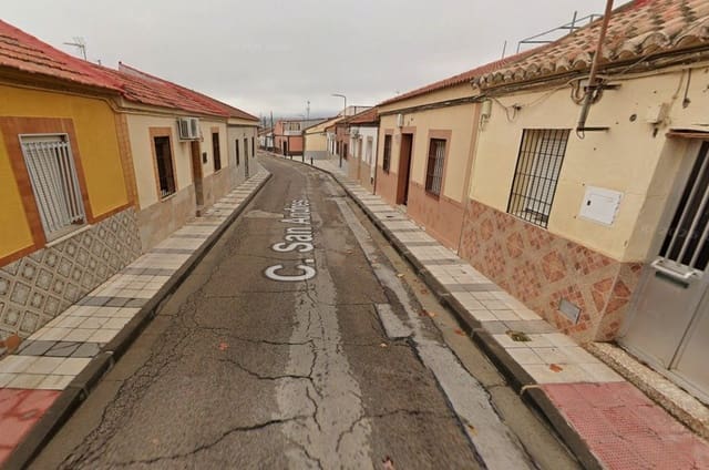 3 soveværelse Villa til salg i Puertollano med garage - € 25.000 (Ref: 9980858)