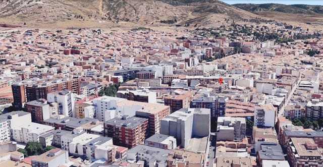 Erhverv til salg i Puertollano - € 66.000 (Ref: 9980859)