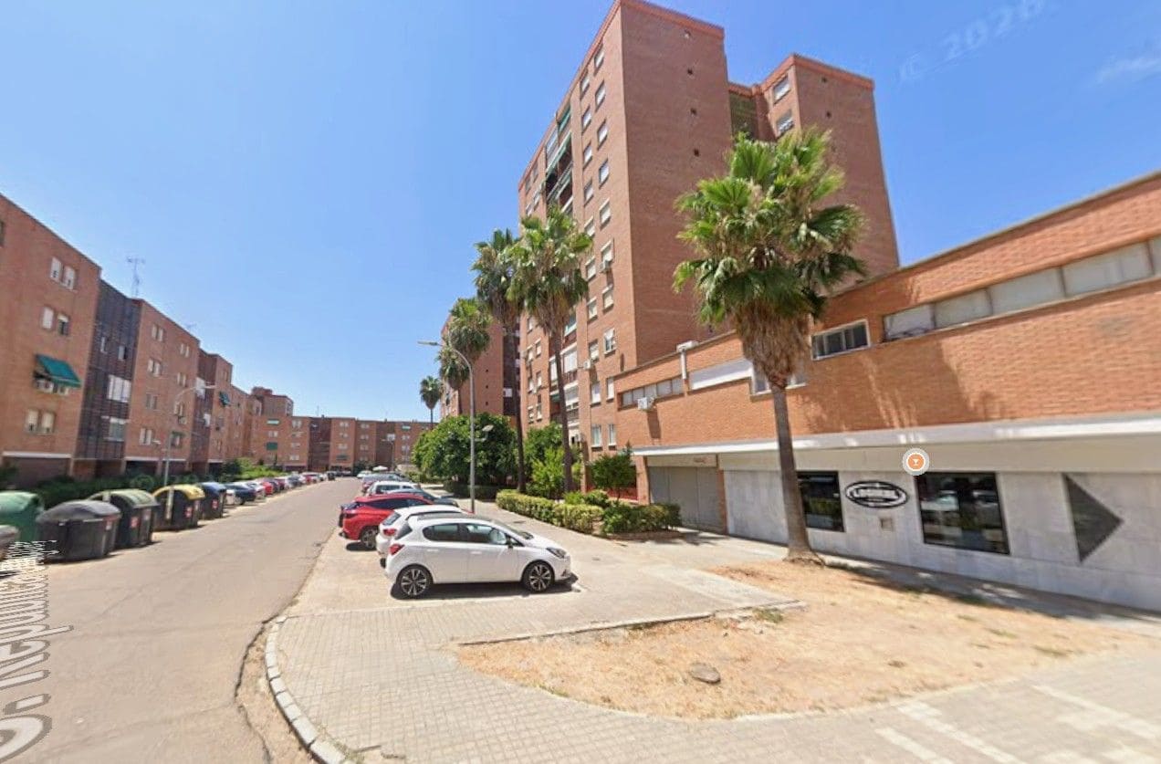 Kantoor te koop in Badajoz stad - € 40.000 (Ref: 9980871)
