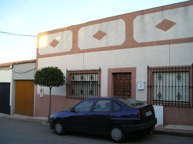 Chalet de 3 habitaciones en La Albuera en venta - 68.000 € (Ref: 9980872)