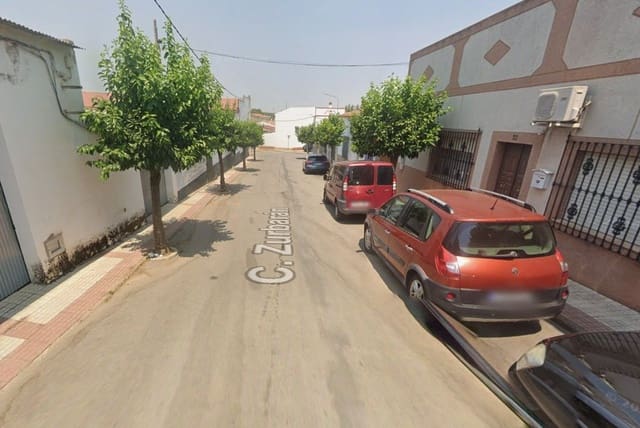 Chalet de 3 habitaciones en La Albuera en venta - 68.000 € (Ref: 9980872)