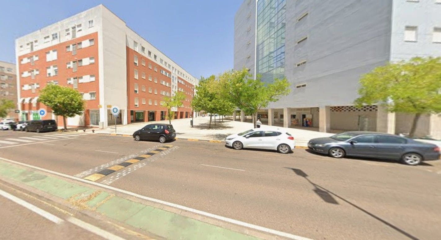 3 bedroom Flat for sale in Badajoz city with garage - € 92,500 (Ref: 9980876)