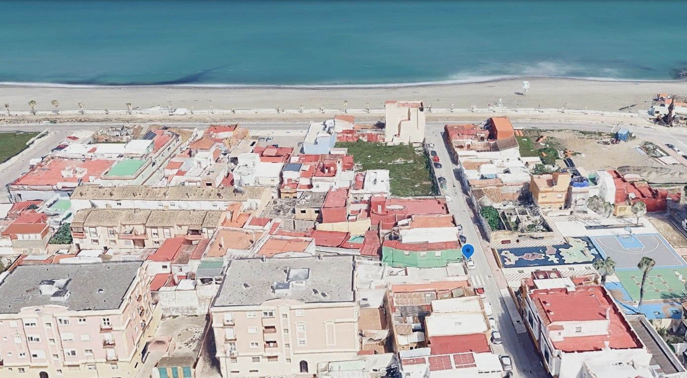 3 slaapkamer Villa te koop in La Linea de la Concepcion - € 106.700 (Ref: 9980884)