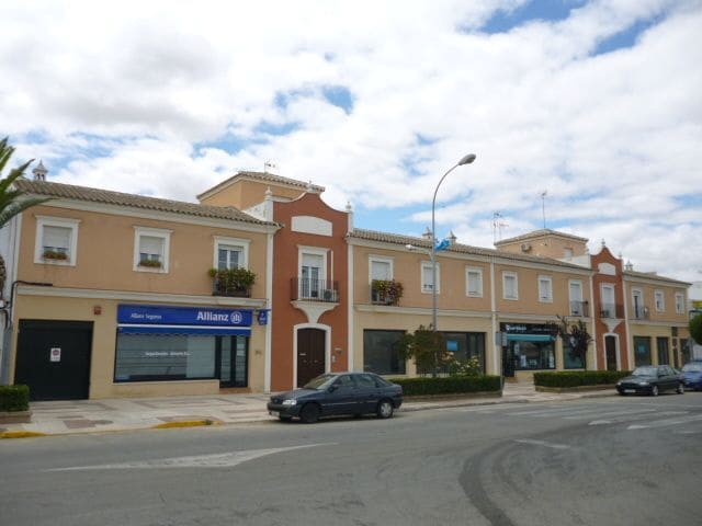 Piso de 3 habitaciones en Almonte en venta - 92.000 € (Ref: 9980893)