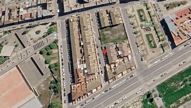 Chalet de 4 habitaciones en Lucena en venta - 130.000 € (Ref: 9980902)