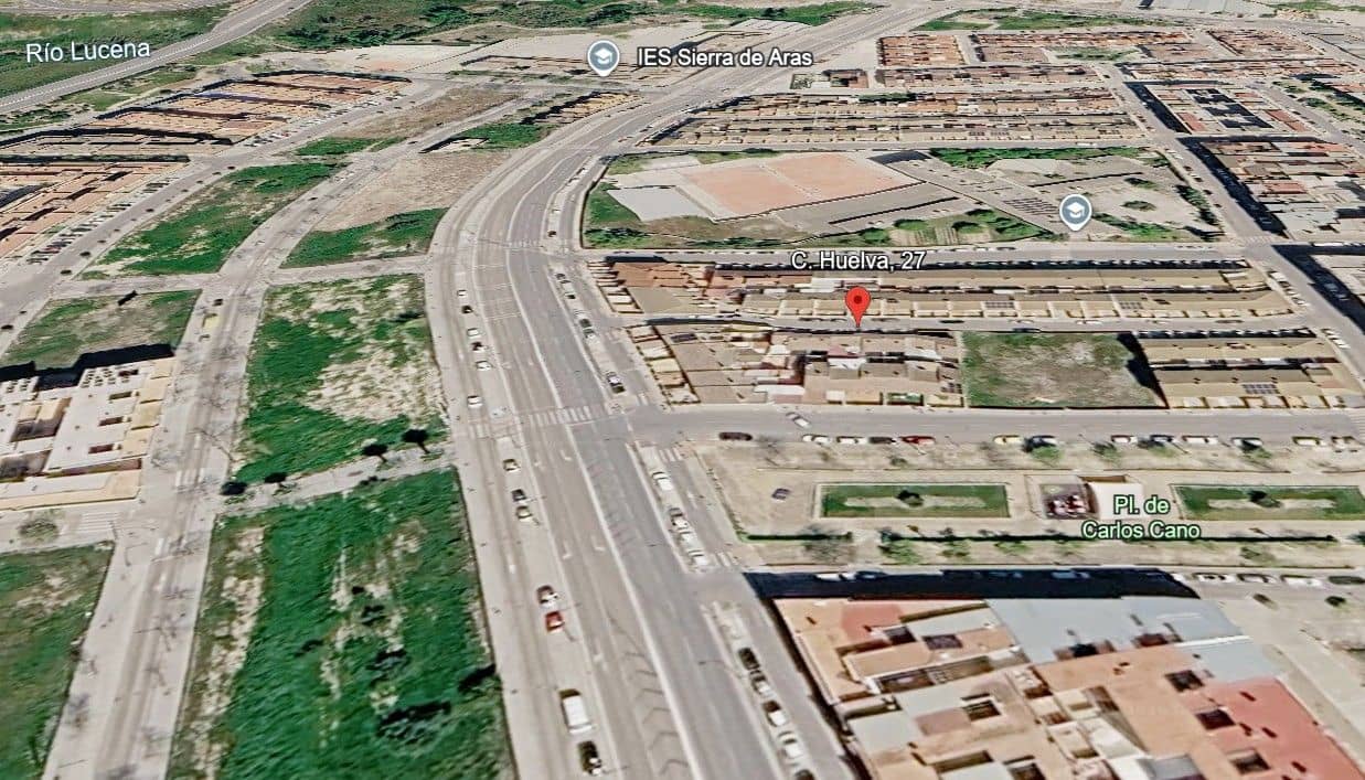 Chalet de 4 habitaciones en Lucena en venta - 130.000 € (Ref: 9980902)