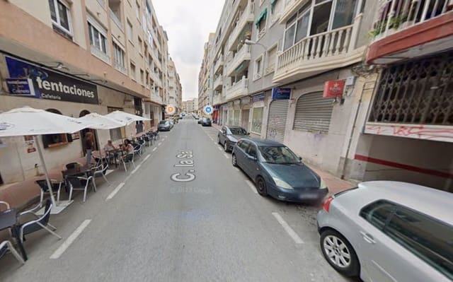 Erhverv til salg i Avenida Habaneras - Curva de Palangre, Torrevieja - € 109.000 (Ref: 9980909)
