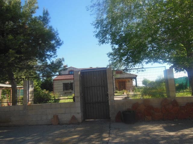 Chalet de 3 habitaciones en Valdeaveruelo en venta con garaje - 150.000 € (Ref: 9980910)