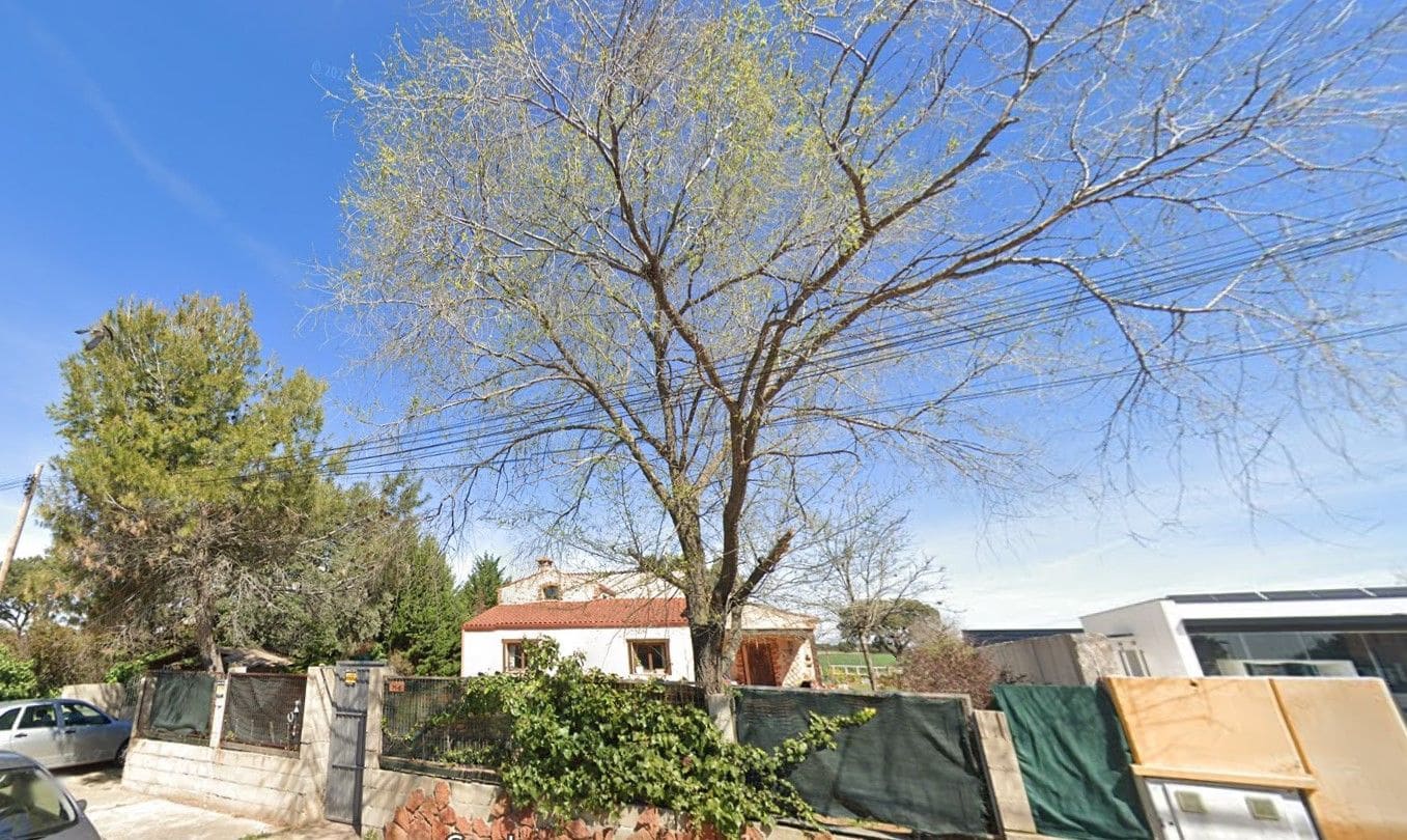 Chalet de 3 habitaciones en Valdeaveruelo en venta con garaje - 150.000 € (Ref: 9980910)