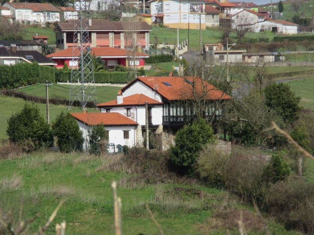 Chalet de 2 habitaciones en Oviedo en venta - 184.500 € (Ref: 9980924)