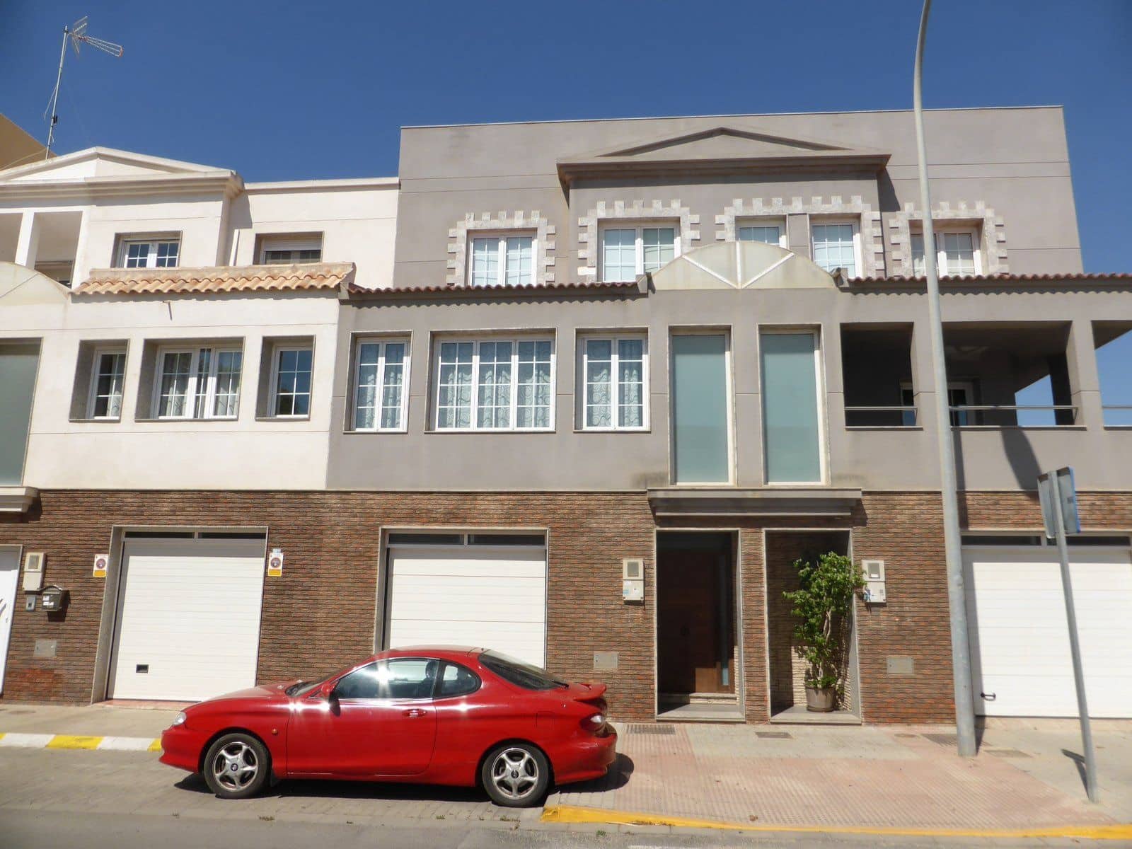 4 bedroom Villa for sale in El Ejido - € 150,000 (Ref: 9980931)