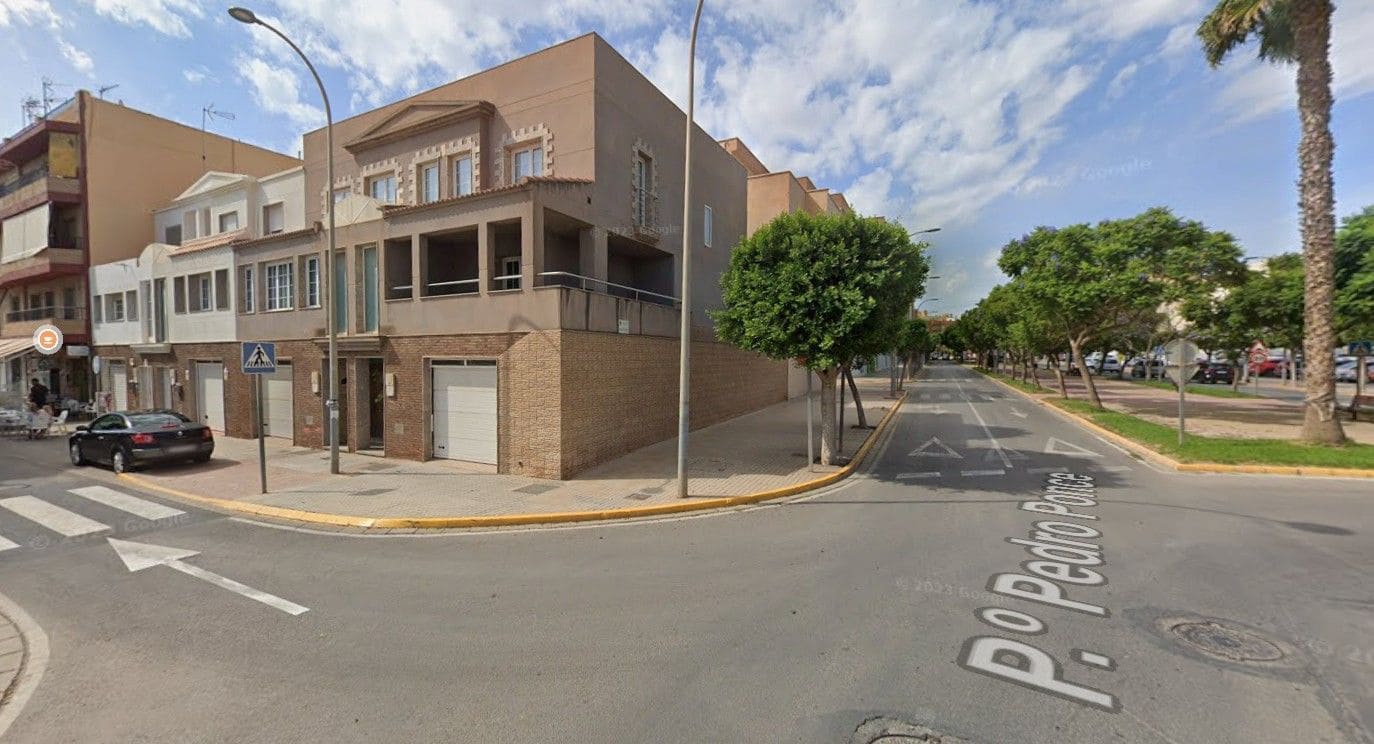 4 bedroom Villa for sale in El Ejido - € 150,000 (Ref: 9980931)