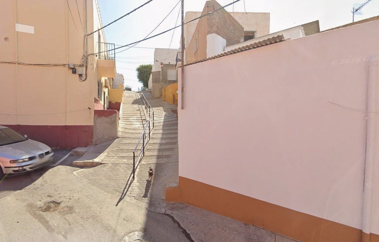3 bedroom Villa for sale in Adra - € 59,000 (Ref: 9980932)