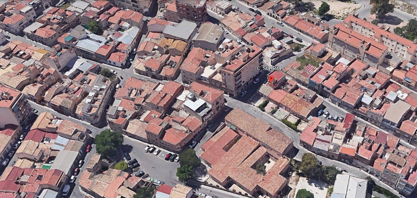 Chalet de 3 habitaciones en Elda en venta - 40.000 € (Ref: 9980934)