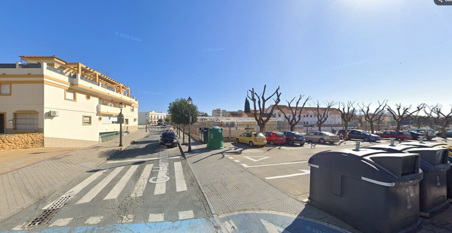 Chalet de 3 habitaciones en Lepe en venta - 120.300 € (Ref: 9980947)