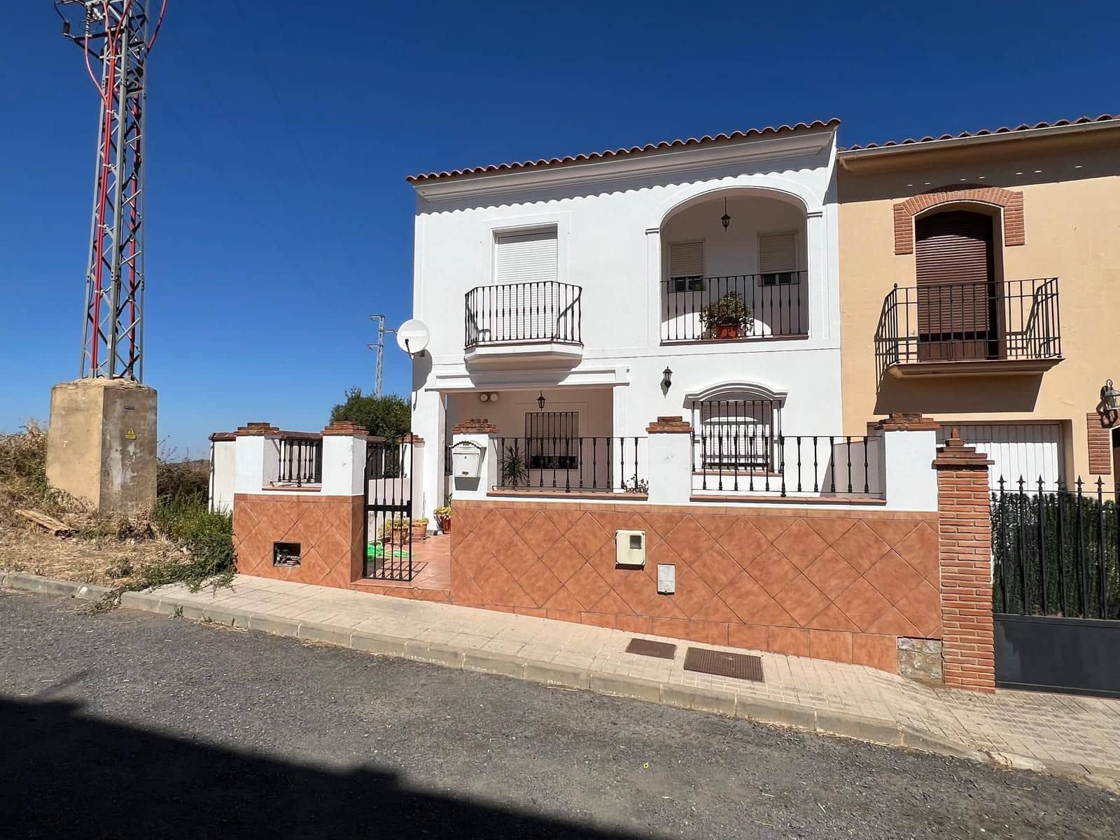 3 bedroom Villa for sale in Cortegana with garage - € 88,800 (Ref: 9980949)