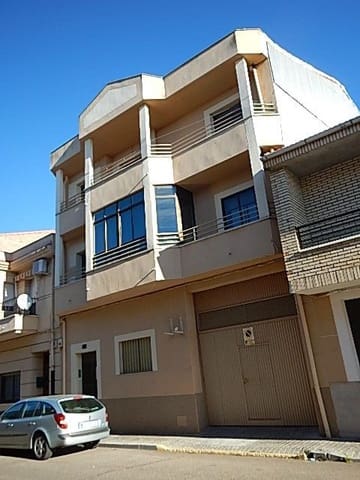 4 bedroom Flat for sale in Moraleja - € 105,000 (Ref: 9980956)