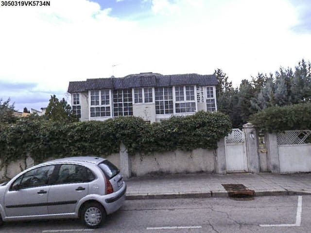 Chalet de 5 habitaciones en Coslada en venta - 490.000 € (Ref: 9980966)