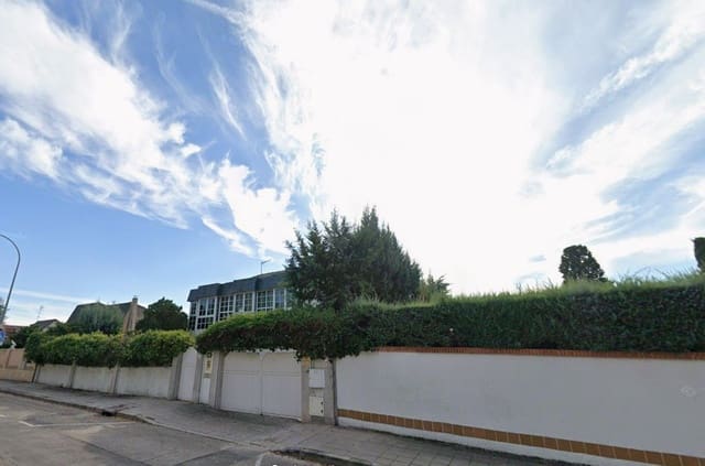Chalet de 5 habitaciones en Coslada en venta - 490.000 € (Ref: 9980966)