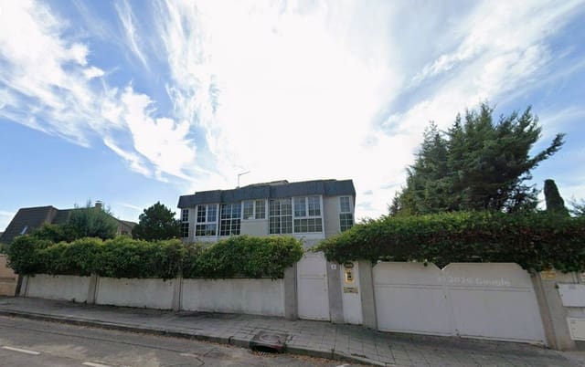 Chalet de 5 habitaciones en Coslada en venta - 490.000 € (Ref: 9980966)