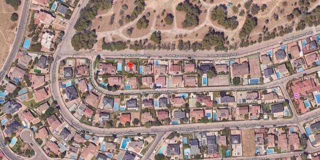 Chalet de 5 habitaciones en Coslada en venta - 490.000 € (Ref: 9980966)