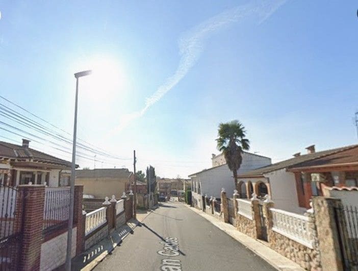 Chalet de 3 habitaciones en Novés en venta - 89.900 € (Ref: 9980970)